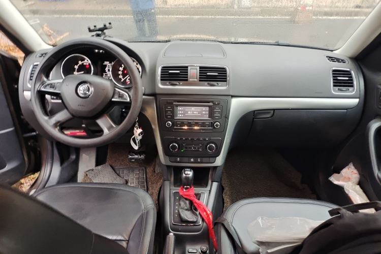 Used Skoda Yeti 2014 1.8TSI DSG Polar Edition Center Console