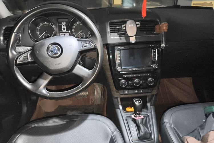 Used Skoda Yeti 2014 1.8TSI DSG All-Wheel Drive Edition Center Console