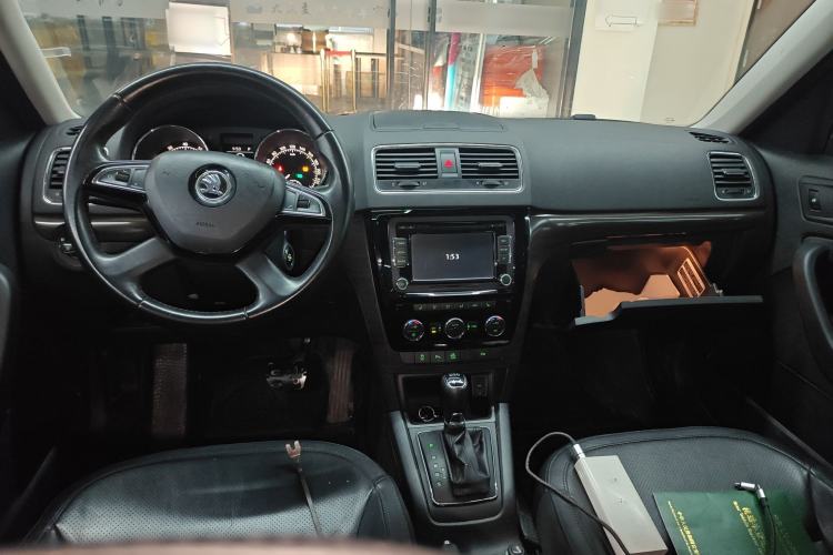 Used Skoda Yeti 2014 1.8TSI DSG All-Wheel Drive Edition Center Console