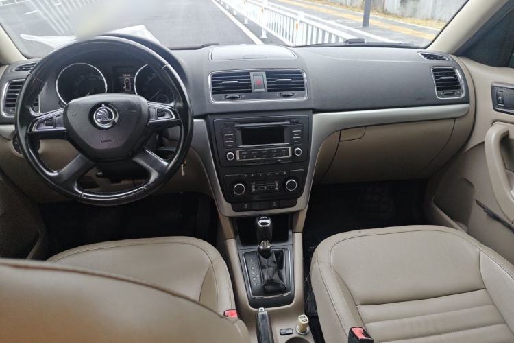 Used Skoda Yeti 2014 1.4 TSI DSG Polar Edition Center Console