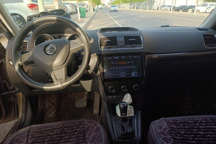 Used Skoda Yeti 2014 1.4TSI DSG Vibrant Edition Center Console