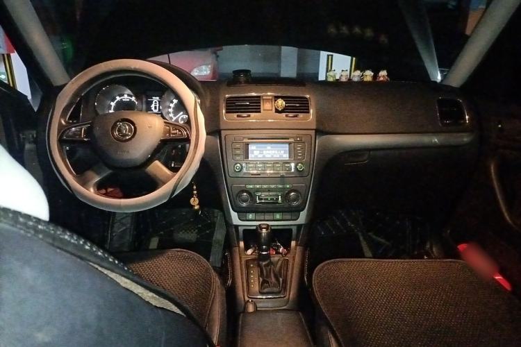 Used Skoda Yeti 2014 1.4 TSI DSG Polar Edition Center Console