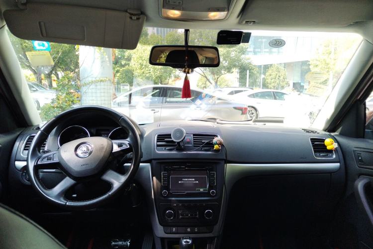 Used Skoda Yeti 2014 1.8TSI DSG Polar Edition Center Console