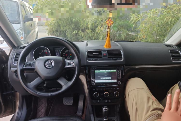 Used Skoda Yeti 2014 1.8TSI DSG All-Wheel Drive Edition Center Console