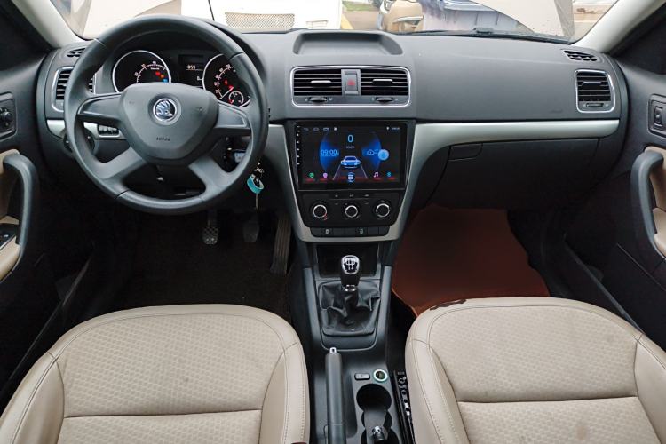 Used Skoda Yeti 2014 1.4TSI Manual Explore Edition Center Console