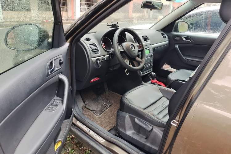 Used Skoda Yeti 2014 1.8TSI DSG Polar Edition Driver Seat