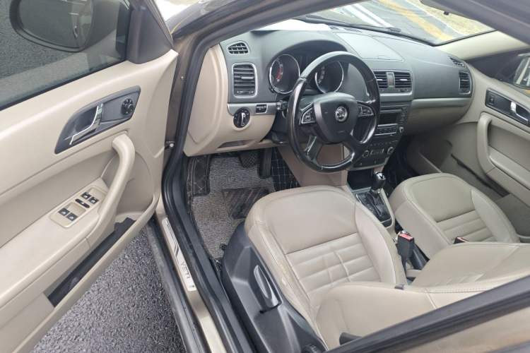 Used Skoda Yeti 2014 1.4 TSI DSG Polar Edition Driver Seat