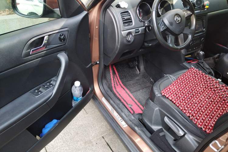 Used Skoda Yeti 2014 1.8TSI DSG Polar Edition Driver Seat