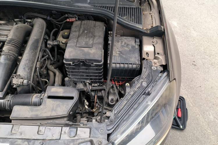 Used Skoda Yeti 2014 1.4 TSI DSG Polar Edition Engine Bay Left