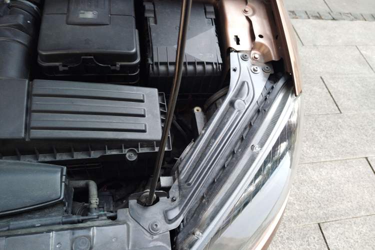 Used Skoda Yeti 2014 1.8TSI DSG Polar Edition Engine Bay Left