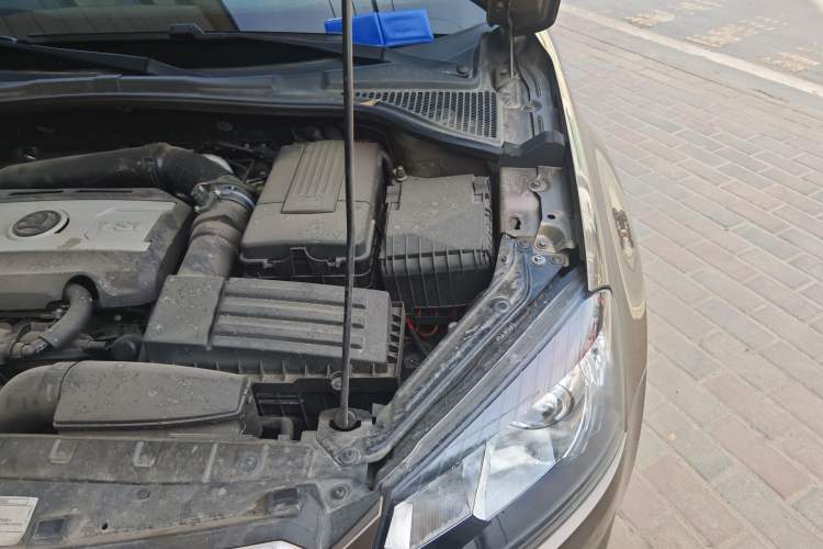 Used Skoda Yeti 2014 1.8TSI DSG All-Wheel Drive Edition Engine Bay Left