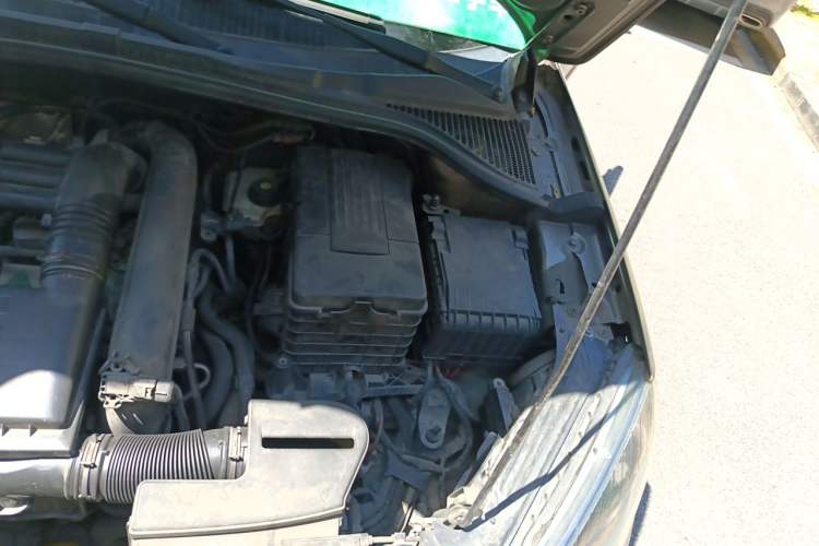 Used Skoda Yeti 2014 1.4 TSI DSG Phantom Edition Engine Bay Left