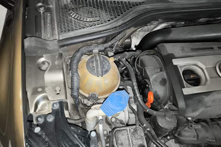 Used Skoda Yeti 2014 1.8TSI DSG All-Wheel Drive Edition Engine Bay Right