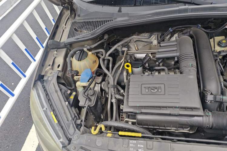 Used Skoda Yeti 2014 1.4 TSI DSG Polar Edition Engine Bay Right