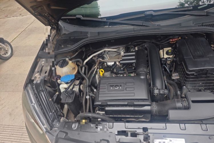 Used Skoda Yeti 2014 1.4TSI DSG All-Wheel Drive Version Engine Bay Right