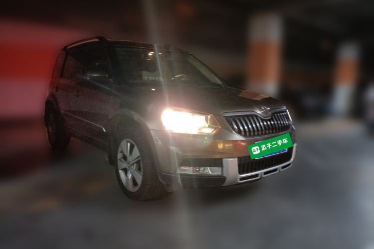 Used Skoda Yeti 2014 1.4 TSI DSG Polar Edition Front Right 45 Deg