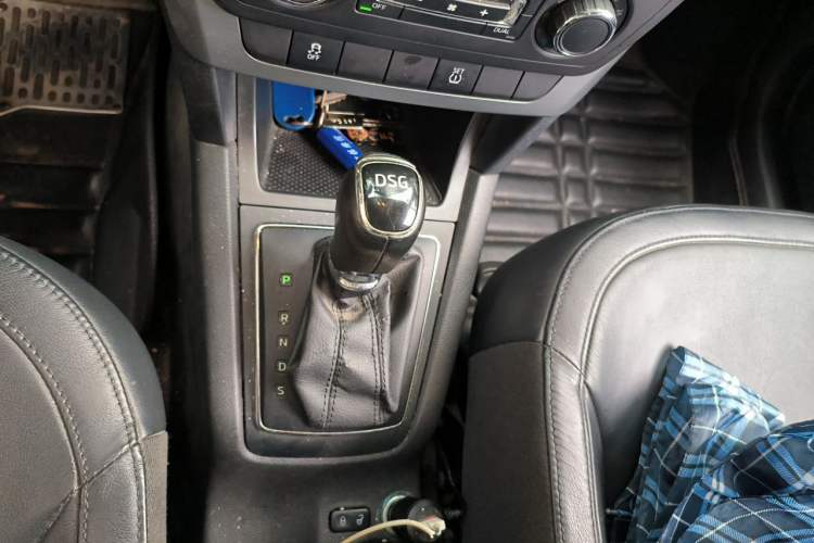Used Skoda Yeti 2014 1.4 TSI DSG Polar Edition Gear Lever