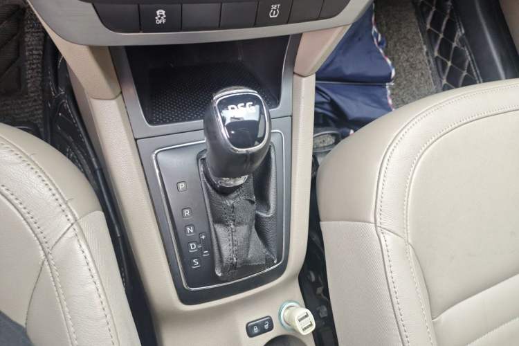 Used Skoda Yeti 2014 1.4 TSI DSG Polar Edition Gear Lever