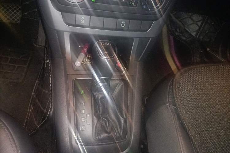 Used Skoda Yeti 2014 1.4 TSI DSG Polar Edition Gear Lever