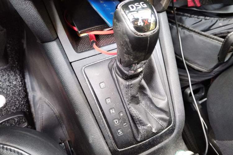 Used Skoda Yeti 2014 1.8TSI DSG Polar Edition Gear Lever