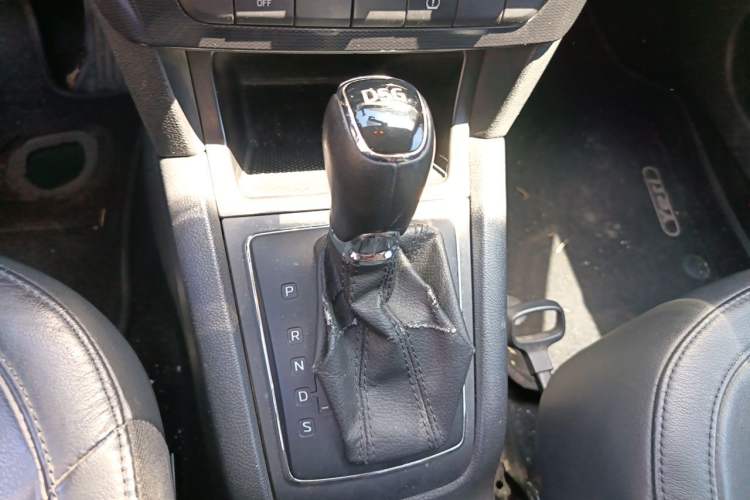 Used Skoda Yeti 2014 1.4 TSI DSG Phantom Edition Gear Lever