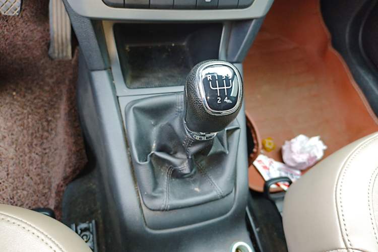 Used Skoda Yeti 2014 1.4TSI Manual Explore Edition Gear Lever