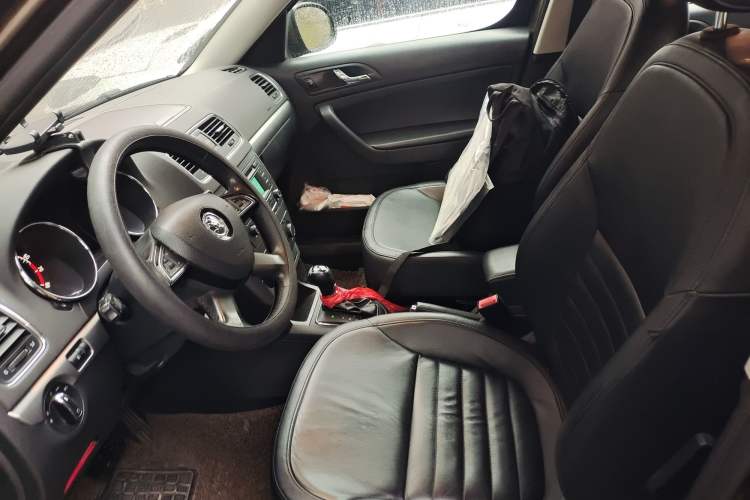 Used Skoda Yeti 2014 1.8TSI DSG Polar Edition Left Front Seat