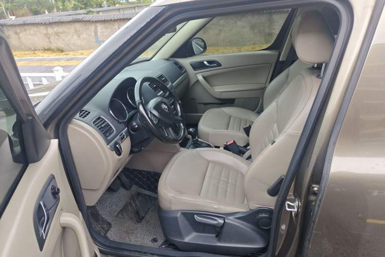Used Skoda Yeti 2014 1.4 TSI DSG Polar Edition Left Front Seat