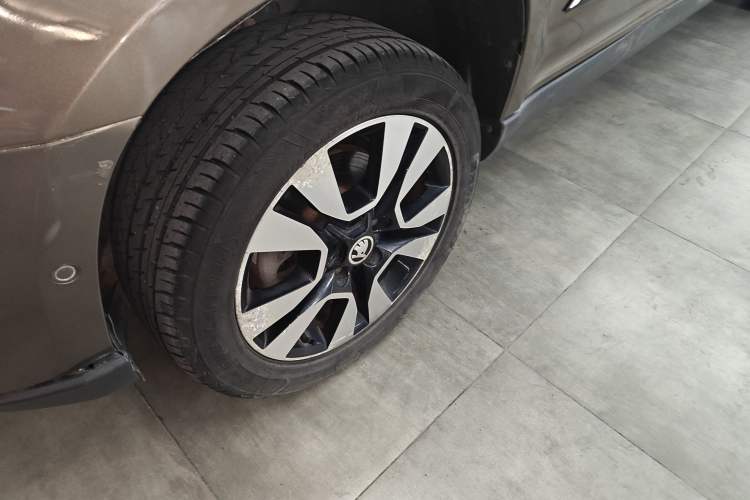 Used Skoda Yeti 2014 1.8TSI DSG All-Wheel Drive Edition Left Front Wheel Hub
