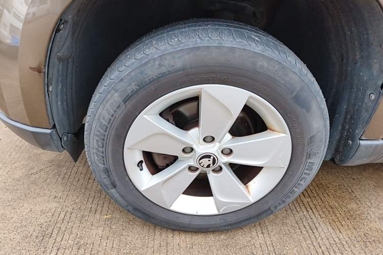 Used Skoda Yeti 2014 1.4TSI Manual Explore Edition Left Front Wheel Hub