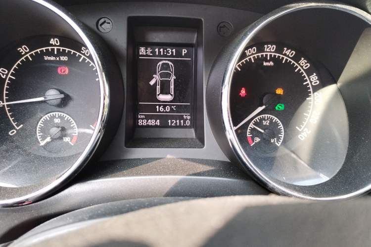 Used Skoda Yeti 2014 1.8TSI DSG Polar Edition Odometer Close Up