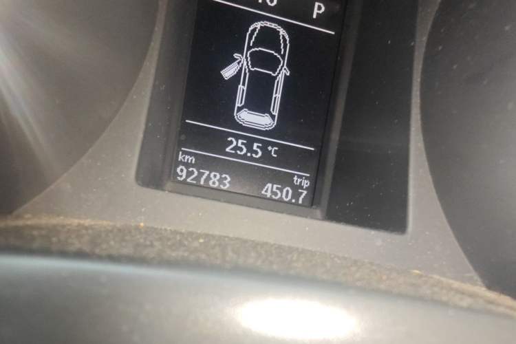 Used Skoda Yeti 2014 1.4TSI DSG All-Wheel Drive Version Odometer Close Up