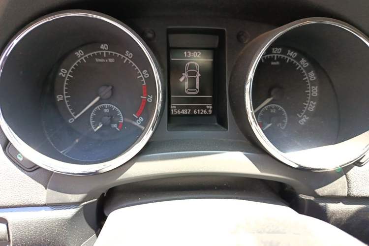 Used Skoda Yeti 2014 1.4 TSI DSG Phantom Edition Odometer Close Up