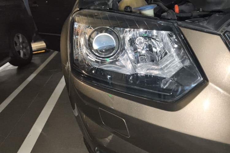 Used Skoda Yeti 2014 1.8TSI DSG All-Wheel Drive Edition Right Front Headlight
