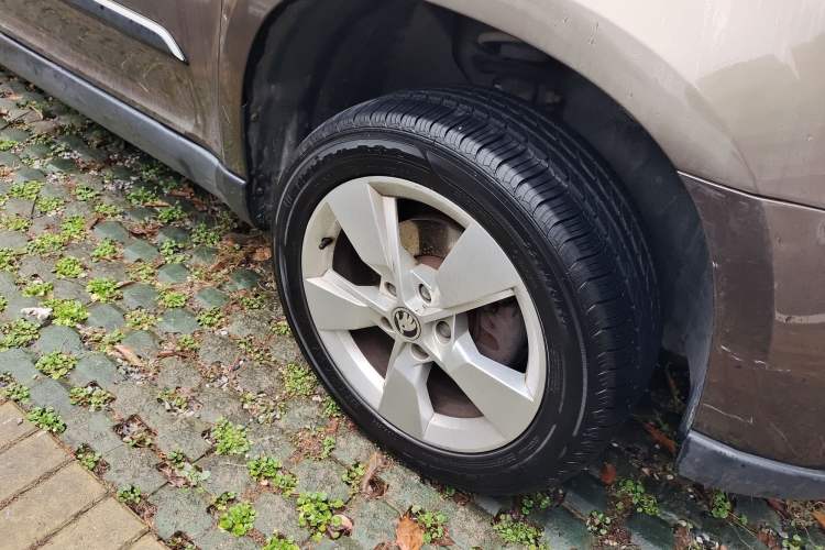 Used Skoda Yeti 2014 1.8TSI DSG Polar Edition Right Front Wheel Hub