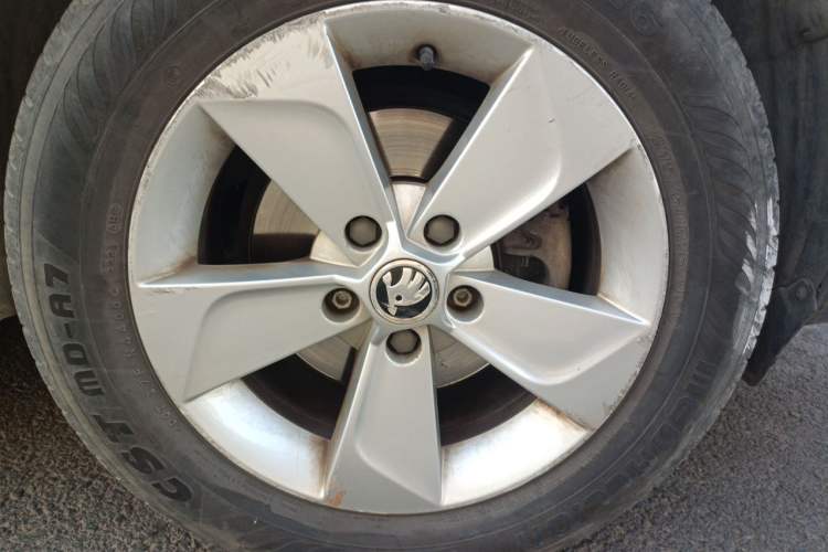 Used Skoda Yeti 2014 1.4TSI DSG Vibrant Edition Right Front Wheel Hub
