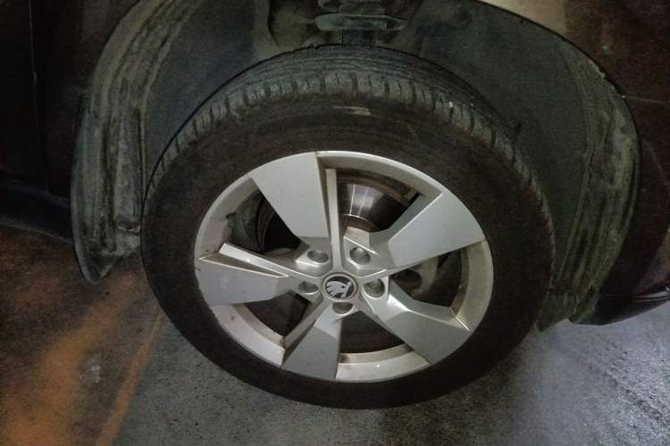 Used Skoda Yeti 2014 1.4 TSI DSG Polar Edition Right Front Wheel Hub