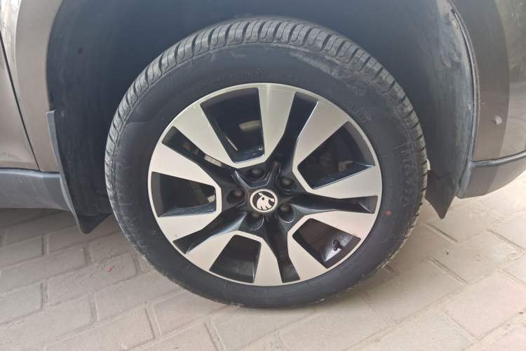 Used Skoda Yeti 2014 1.8TSI DSG All-Wheel Drive Edition Right Front Wheel Hub