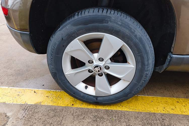Used Skoda Yeti 2014 1.4TSI Manual Explore Edition Right Rear Wheel Hub