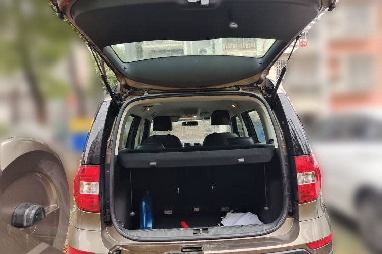 Used Skoda Yeti 2014 1.8TSI DSG Polar Edition Trunk