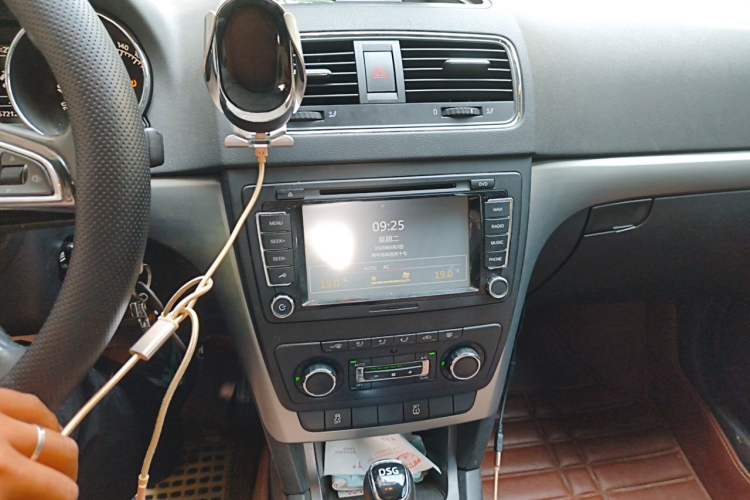 Used Skoda Yeti 2014 1.4 TSI DSG Polar Edition Audio And AC Panel
