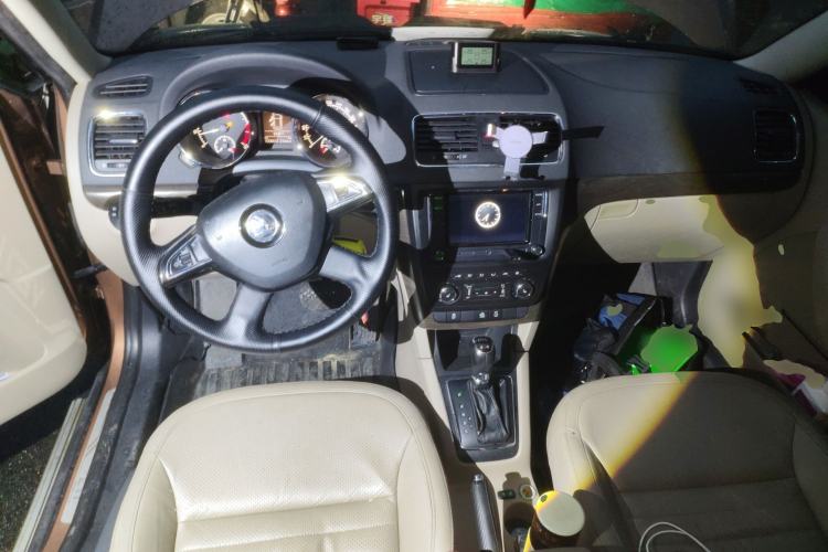 Used Skoda Yeti 2014 1.8TSI DSG All-Wheel Drive Edition Center Console