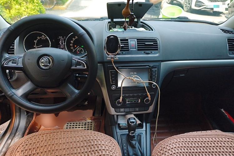 Used Skoda Yeti 2014 1.4 TSI DSG Polar Edition Center Console