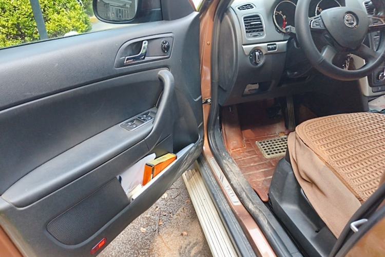 Used Skoda Yeti 2014 1.4 TSI DSG Polar Edition Driver Seat
