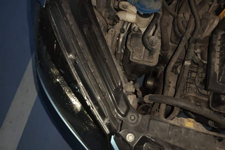 Used Skoda Yeti 2014 1.4 TSI DSG Phantom Edition Engine Bay Right
