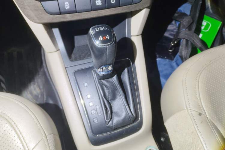 Used Skoda Yeti 2014 1.8TSI DSG All-Wheel Drive Edition Gear Lever