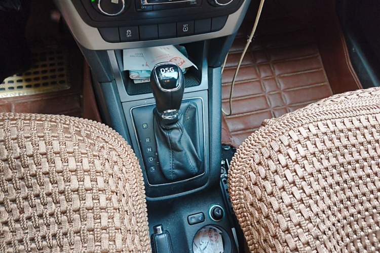 Used Skoda Yeti 2014 1.4 TSI DSG Polar Edition Gear Lever