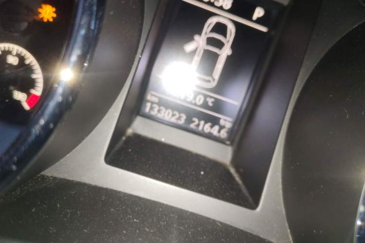 Used Skoda Yeti 2014 1.8TSI DSG All-Wheel Drive Edition Odometer Close Up