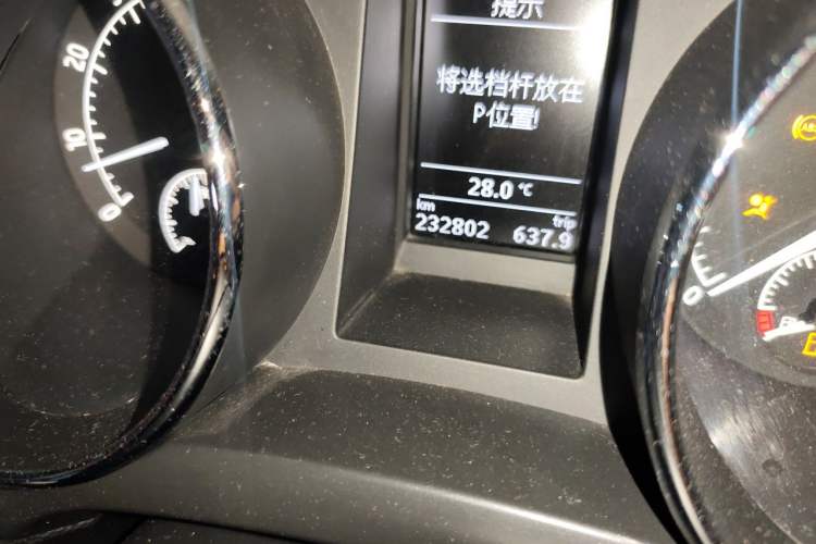 Used Skoda Yeti 2014 1.4 TSI DSG Phantom Edition Odometer Close Up
