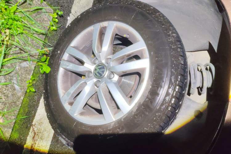 Used Skoda Yeti 2014 1.8TSI DSG All-Wheel Drive Edition Right Front Wheel Hub